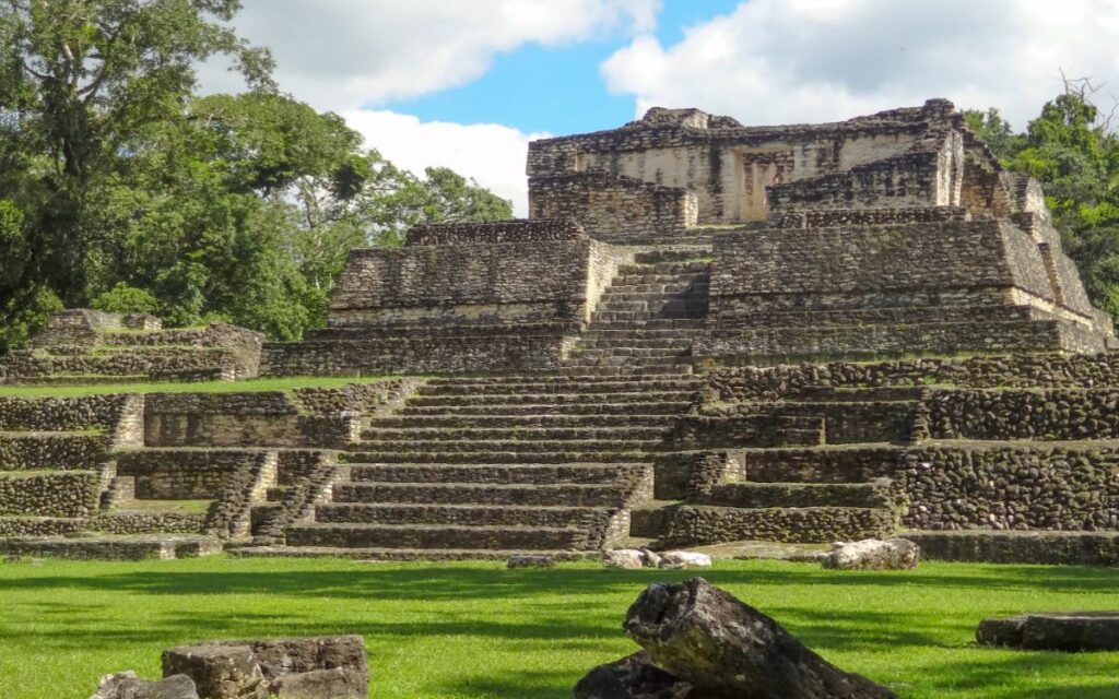 Caracoli püramiid (Belize)